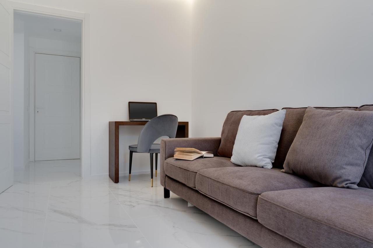 Caralis Suites Rooms Каляри Екстериор снимка