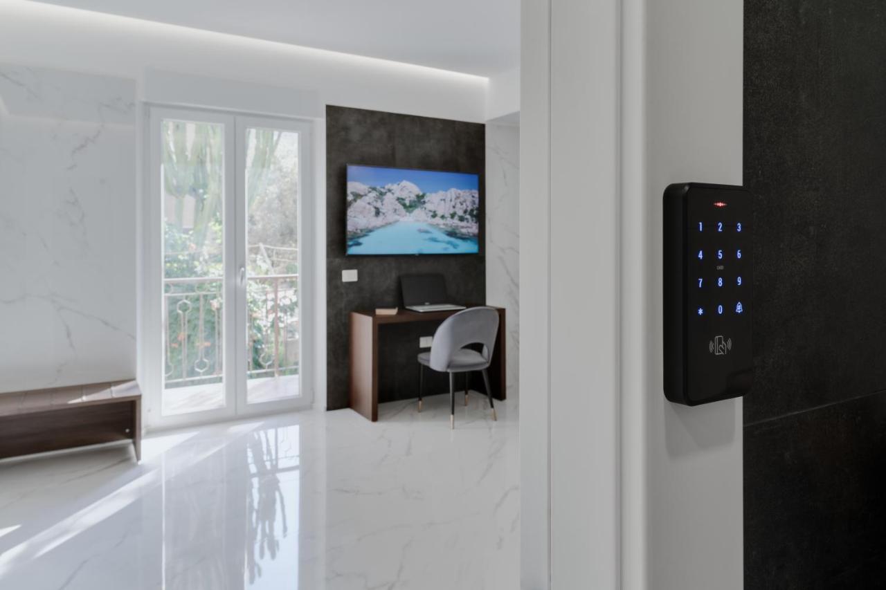 Caralis Suites Rooms Каляри Екстериор снимка